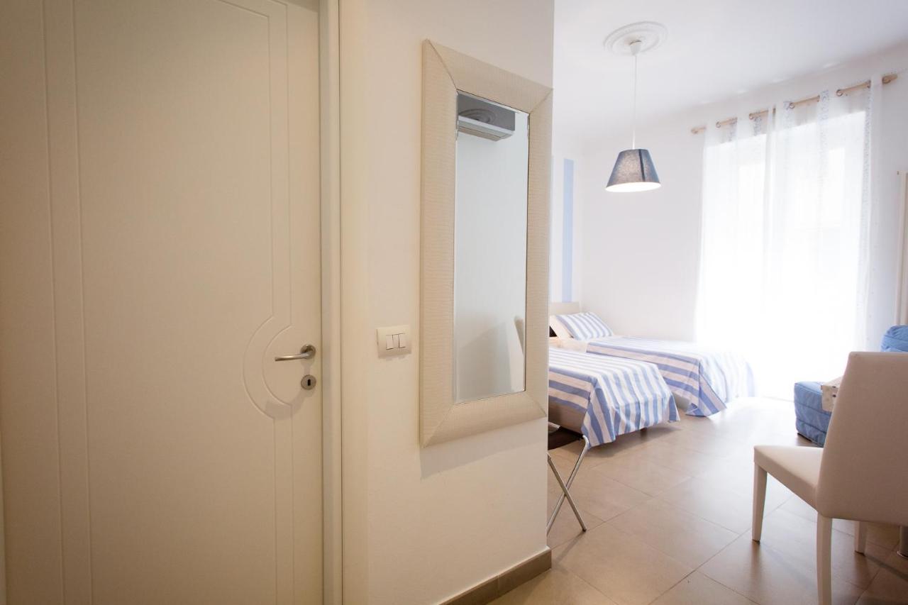 Affittacamere E Appartamenti - Rent Rooms And Apartments Le Camere Nel Corso - Adults Only La Spezia Exterior photo